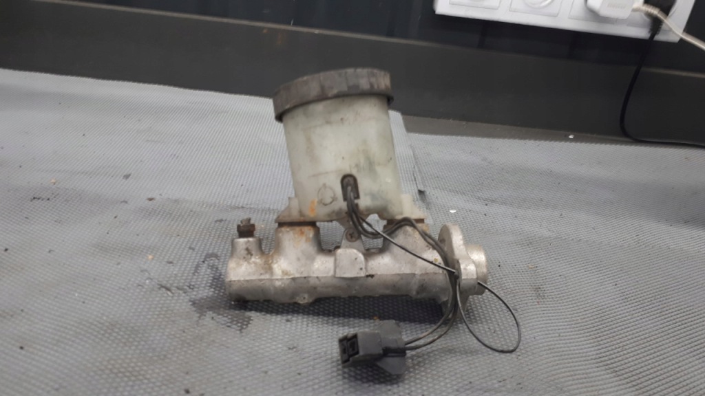 Купити Насос гальмівна mazda 121 2 1.3