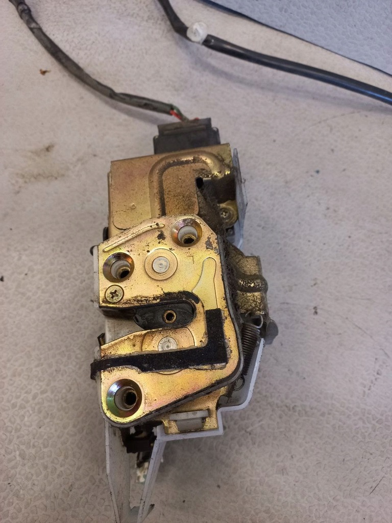 фото №4, Замок дверь задний левый mazda 323f ba