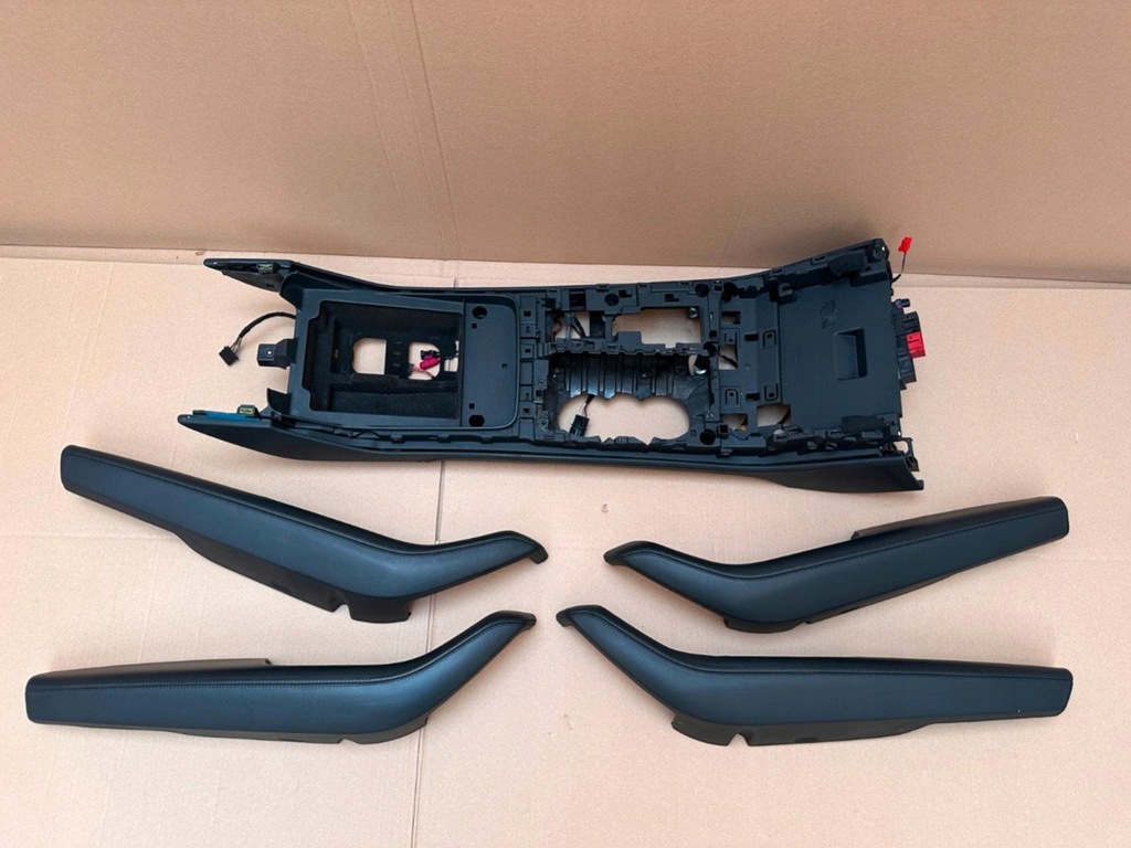 фото №7, Audi sq7 sq8 q7 q8 rs шкіряний ручки тримачі обшивка двері тунель комплект