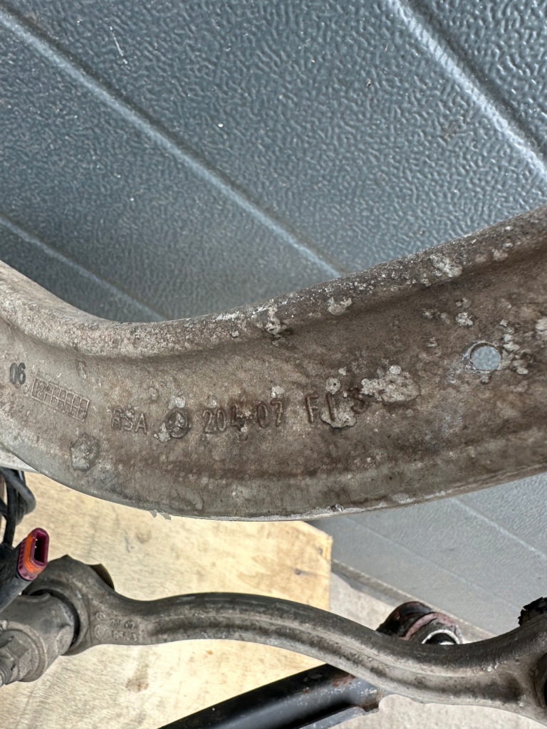 Поворотный кулак, амортизатор, левая задний mercedes cls w218 Цена