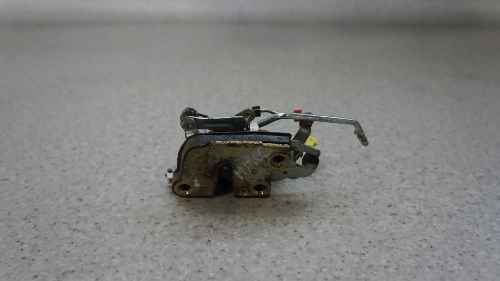 фото №1, Замок дверь правый перед передний правый toyota hiace iv