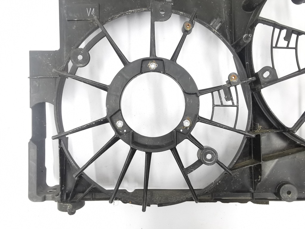 Корпус вентилятора радіатора toyota rav-4 12-19 / 422750-7113 Зі Шроту