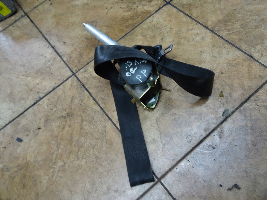 Купити Audi a3 1.6b 3d 98' ремінь правий перед