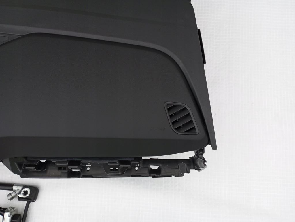 фото №8, Панель приладів приладова консоль vw id3 панель приладів id.3 2 подушка безпеки 2 ремені 2 натягувачі