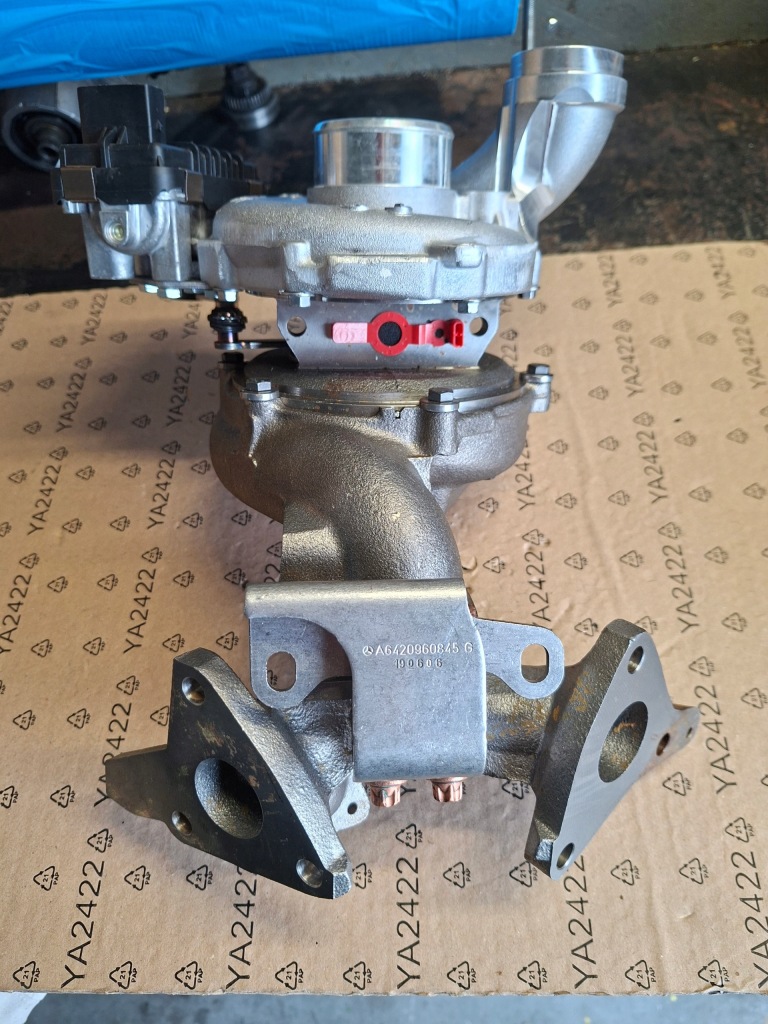 Турбонагнетатель турбина mercedes 3.0 cdi a6420901100 nowa Недорого