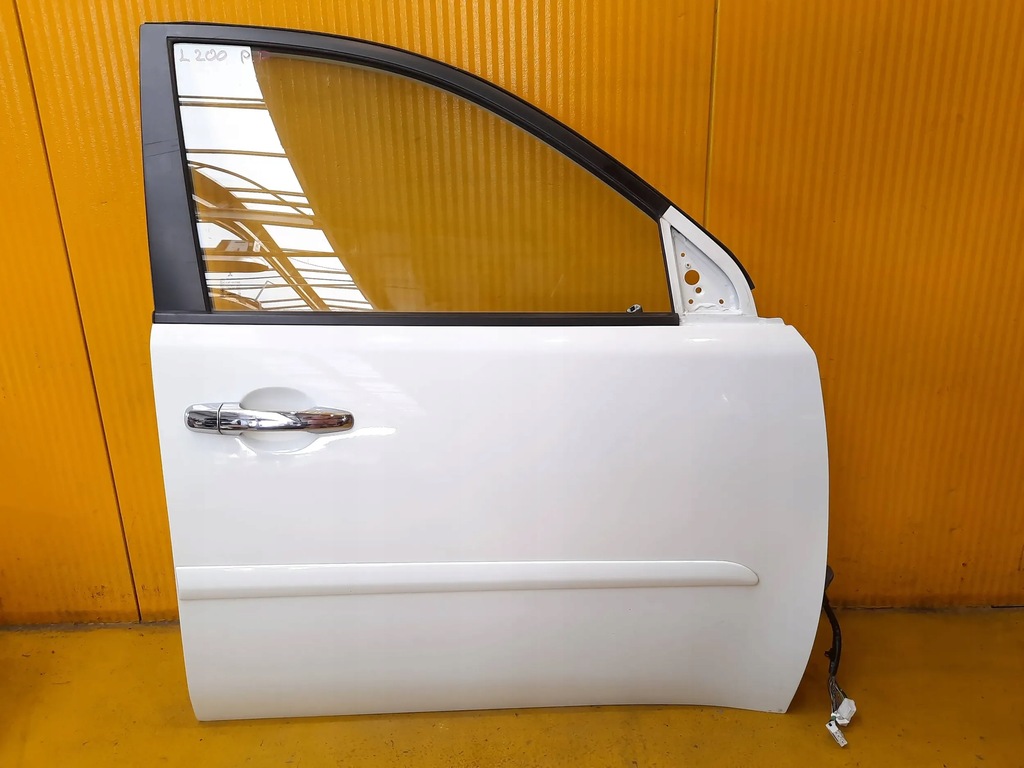 фото №1, Mitsubishi iv l200 дверь перед передние правое 15r.
