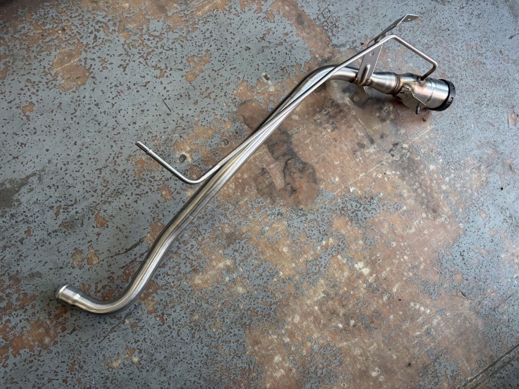 Купити Volvo xc60 ii труба заливної пального 32363447 оригінал