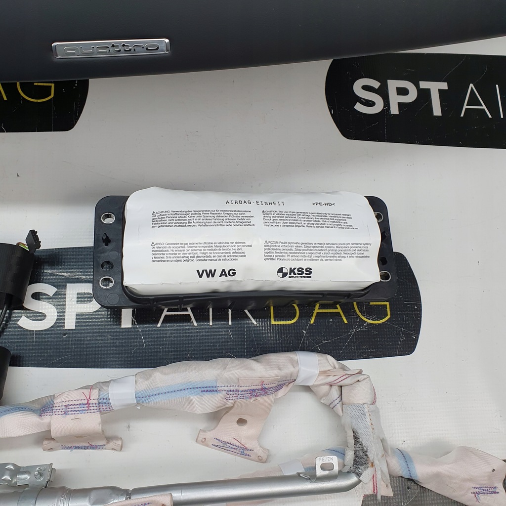 фото №11, R8 приборная панель консоль подушки безопасности ремни подушка безопасности