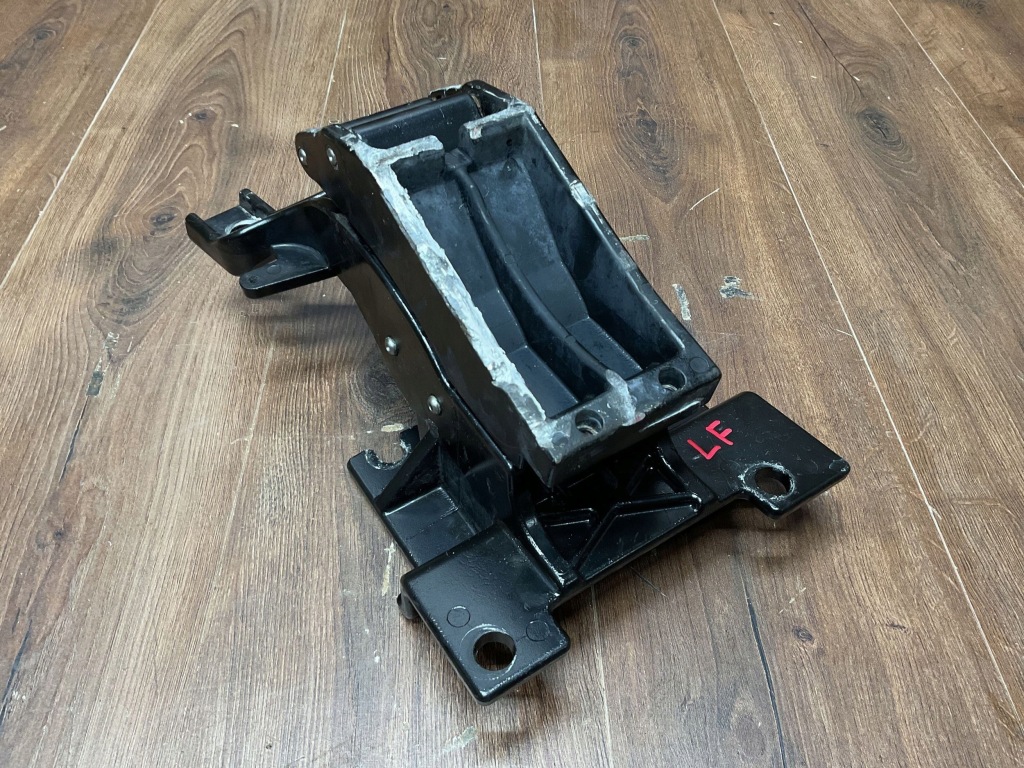 Купить Кронштейн порог бокового левый перед range rover l405 vplgp0137 fsm0l41