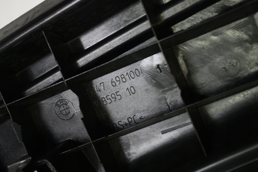 фото №7, Bmw x6 e71 m50d 2013 lhd задняя защита замка багажника панель 6981004