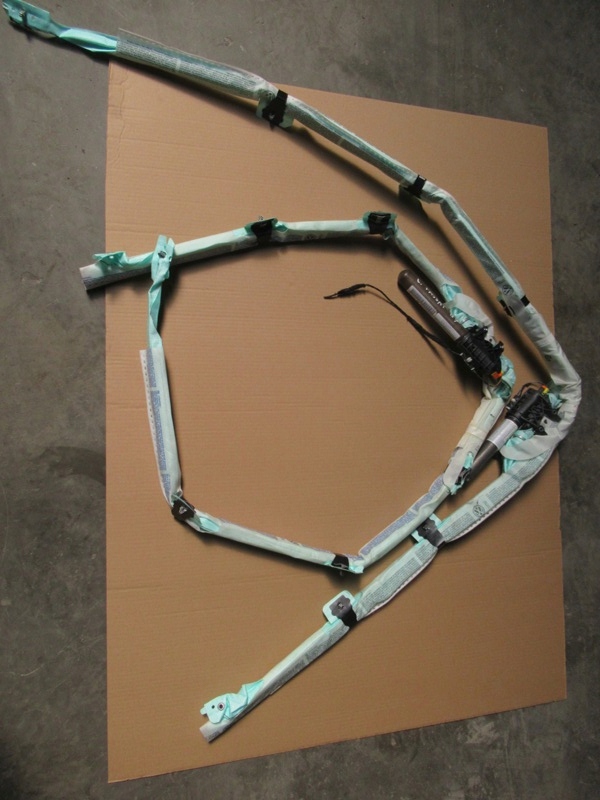 фото №1, Шторка безопасности volkswagen оригинальный номер 3c0880741f