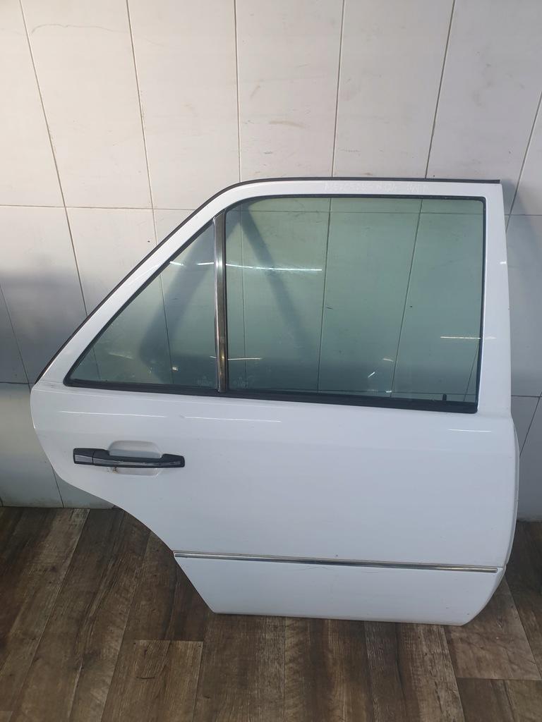 фото №1, Дверь задние правое mercedes w124 147f