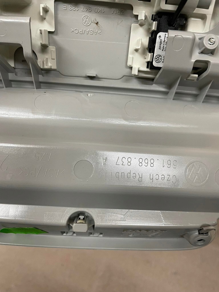 фото №12, Vw лампа потолочный серая 561868837a 1k0947133e