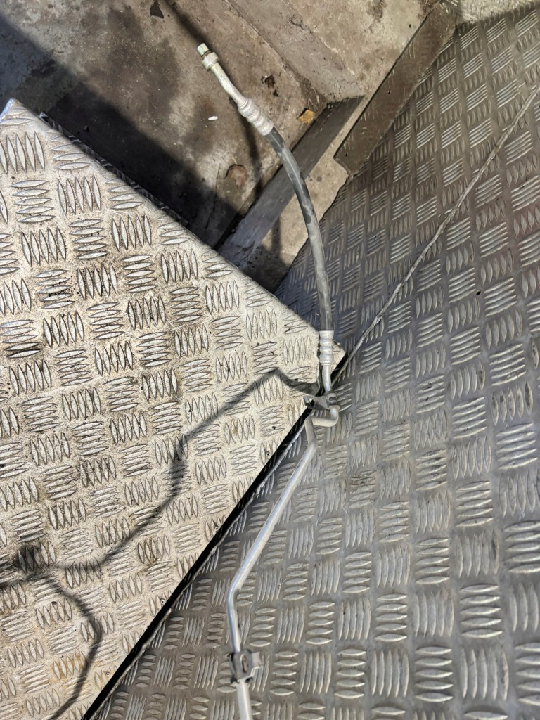 Шланг кондиционера trafic iii vivaro 924403508r в Украине