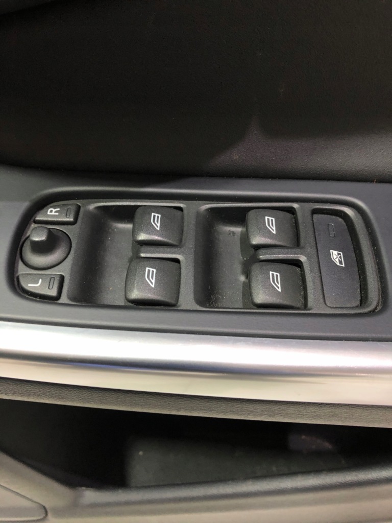 фото №3, Обшивка правий перед volvo v60 s60 ii 2013r r-design