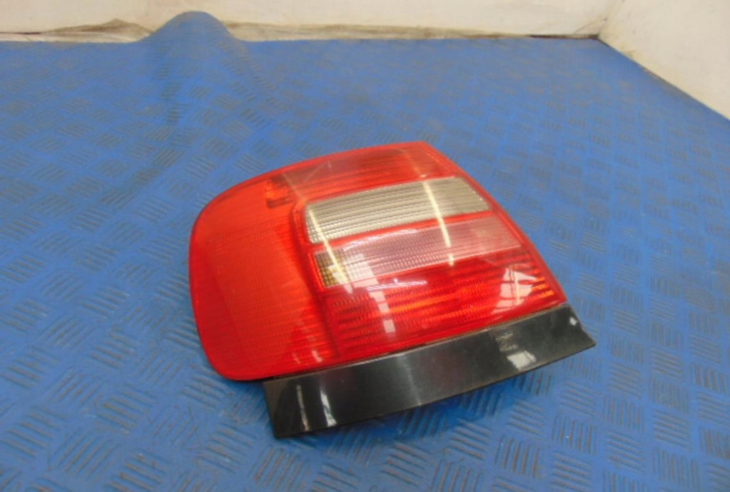 Audi a4 b5 sedan лампа задняя правая Оригинал