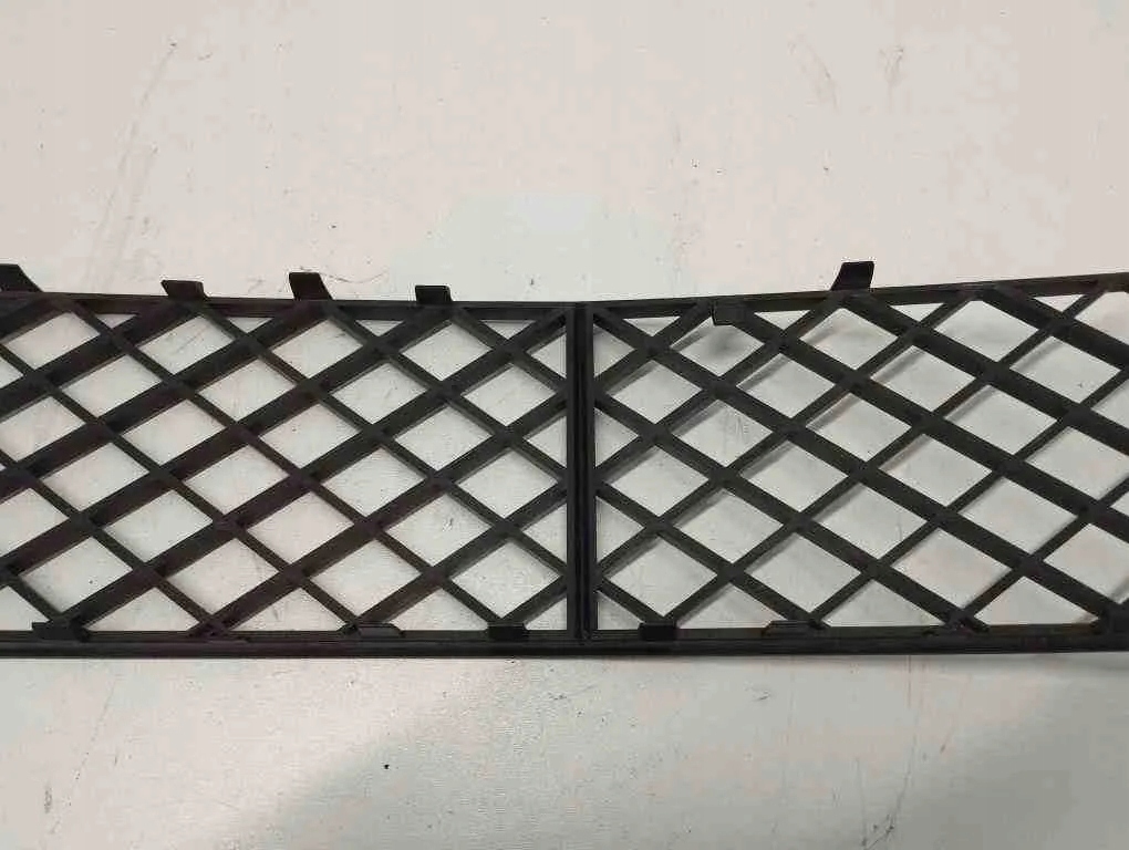 Решётка бампера средняя bentley 3w3807667 4.0l бензиновый 2013 Цена