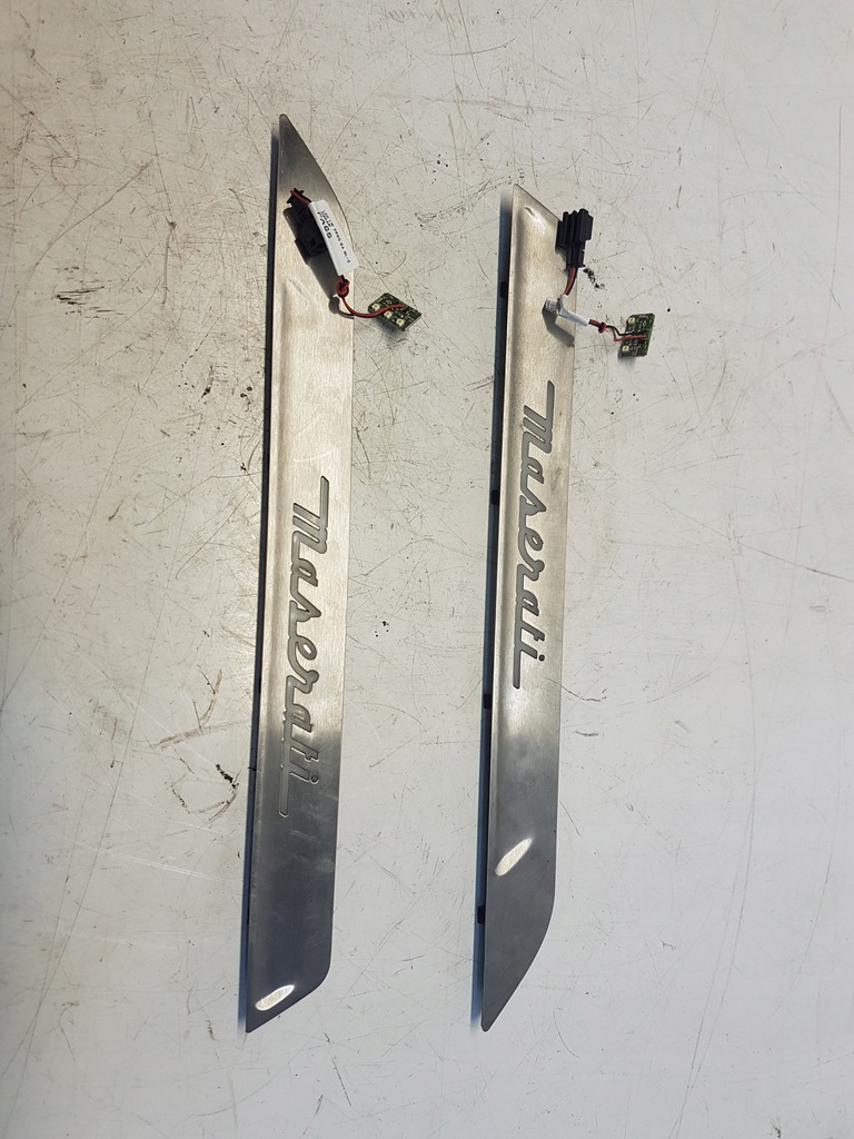 фото №1, Maserati levante накладки порог декоративная правая