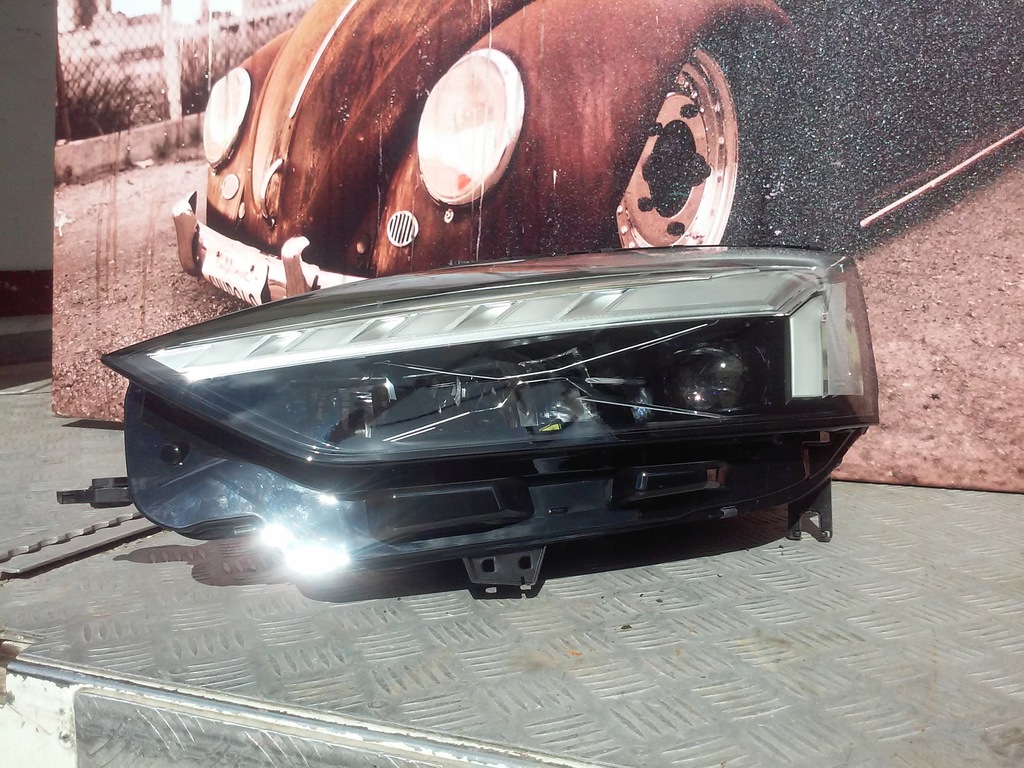 фото №1, Audi a5 8w6941085a лампа лампи