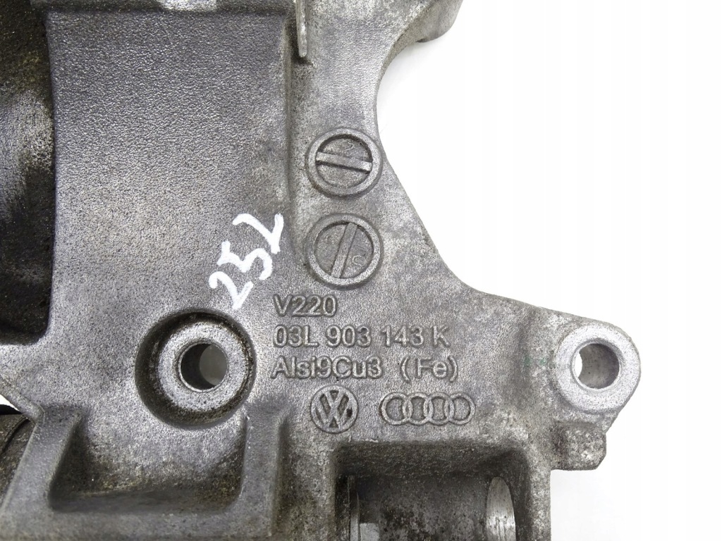 Кронштейн тримач  генератора a3 8p рестайлінг  1.6 tdi cay Ціна