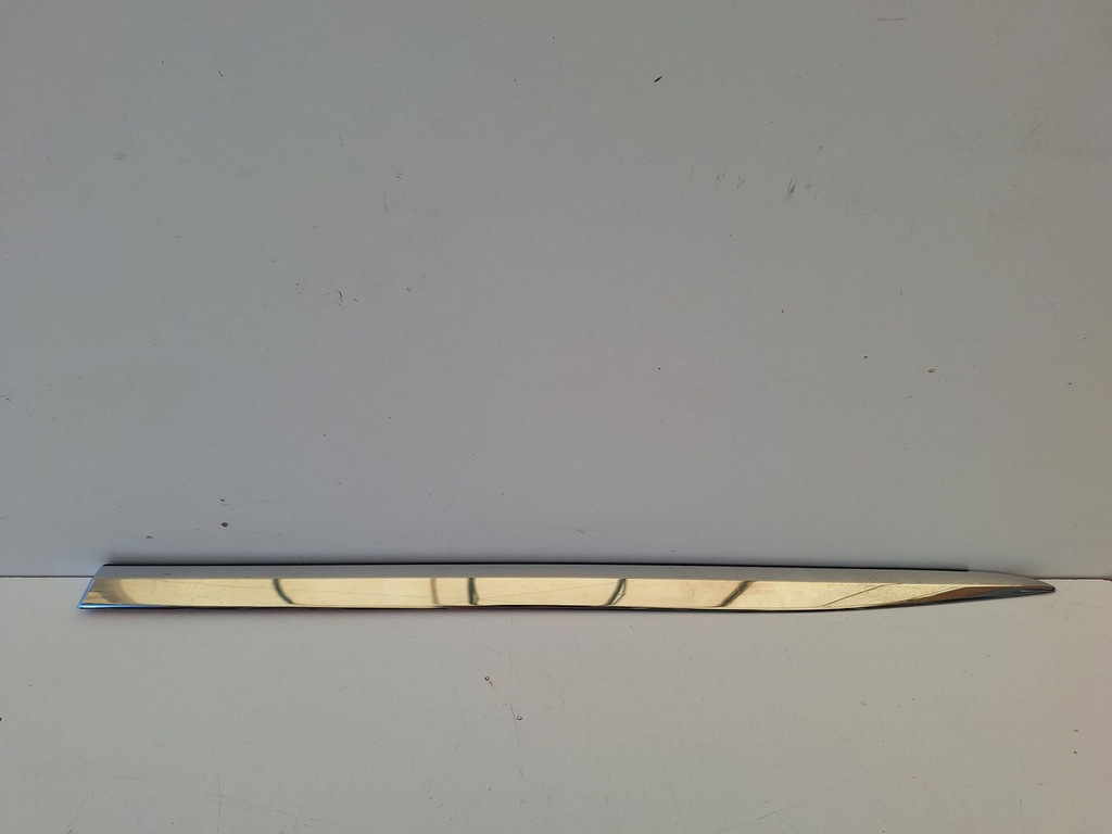 фото №1, Mercedes eqe 295 молдинг дверь правый задняя 2956901801 оригинал