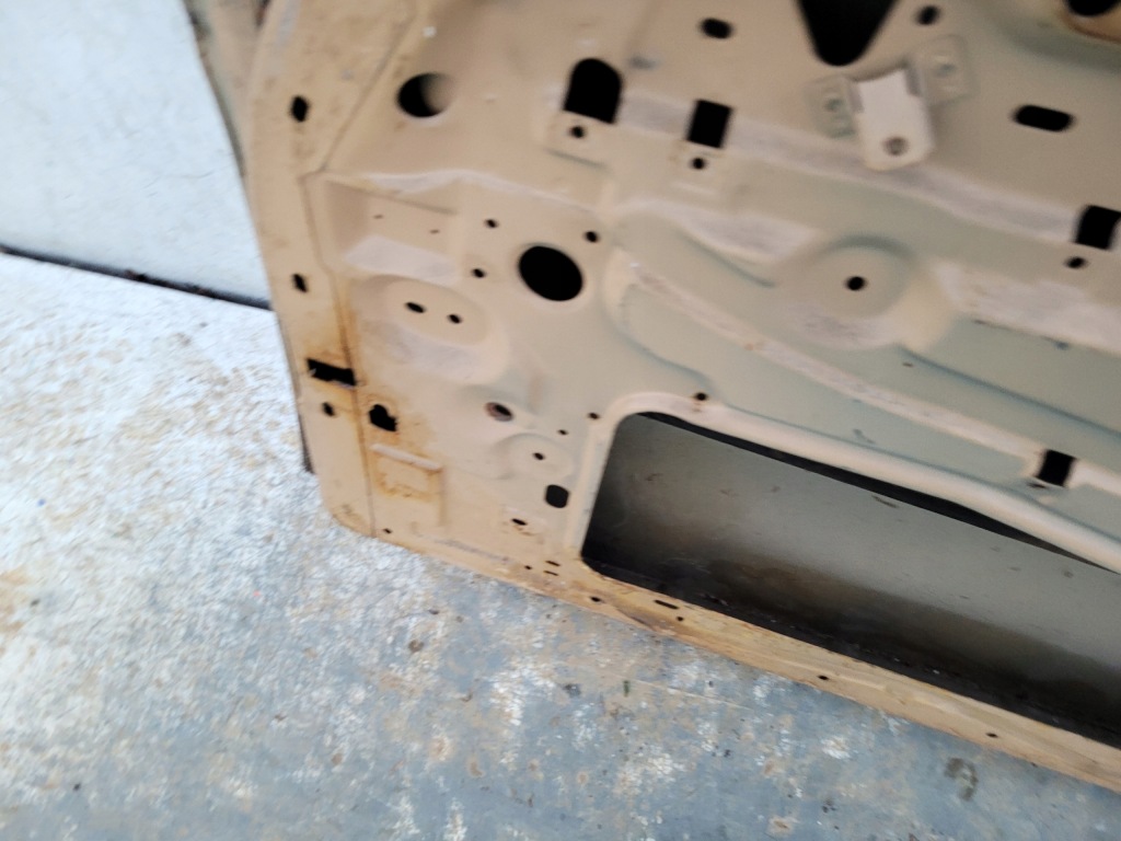 Mercedes w114 w115 двері праве передні перед в Україні