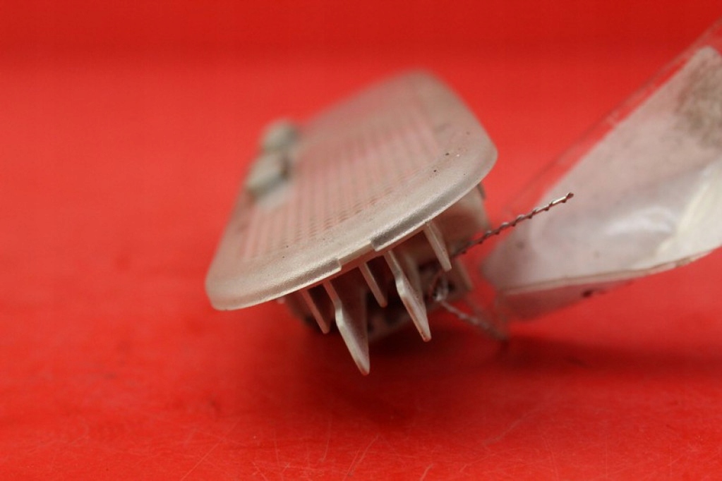 фото №4, Лампа освещение салона перед 8200073231 dacia sandero 1 i 08-12