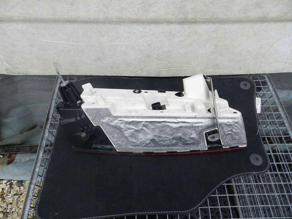 фото №13, Audi r8 4s0 15- лампа led задняя правая сторона