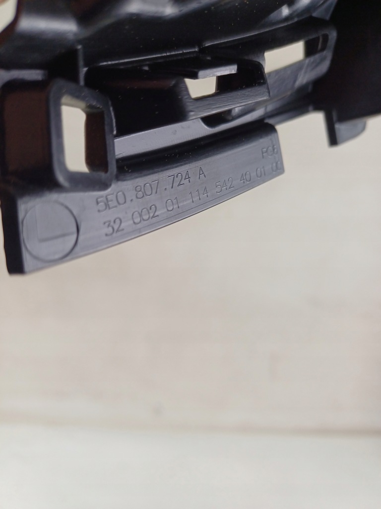 фото №9, Напрямна кронштейн підпора решітка правий перед skoda octavia iii 3 lift 16-