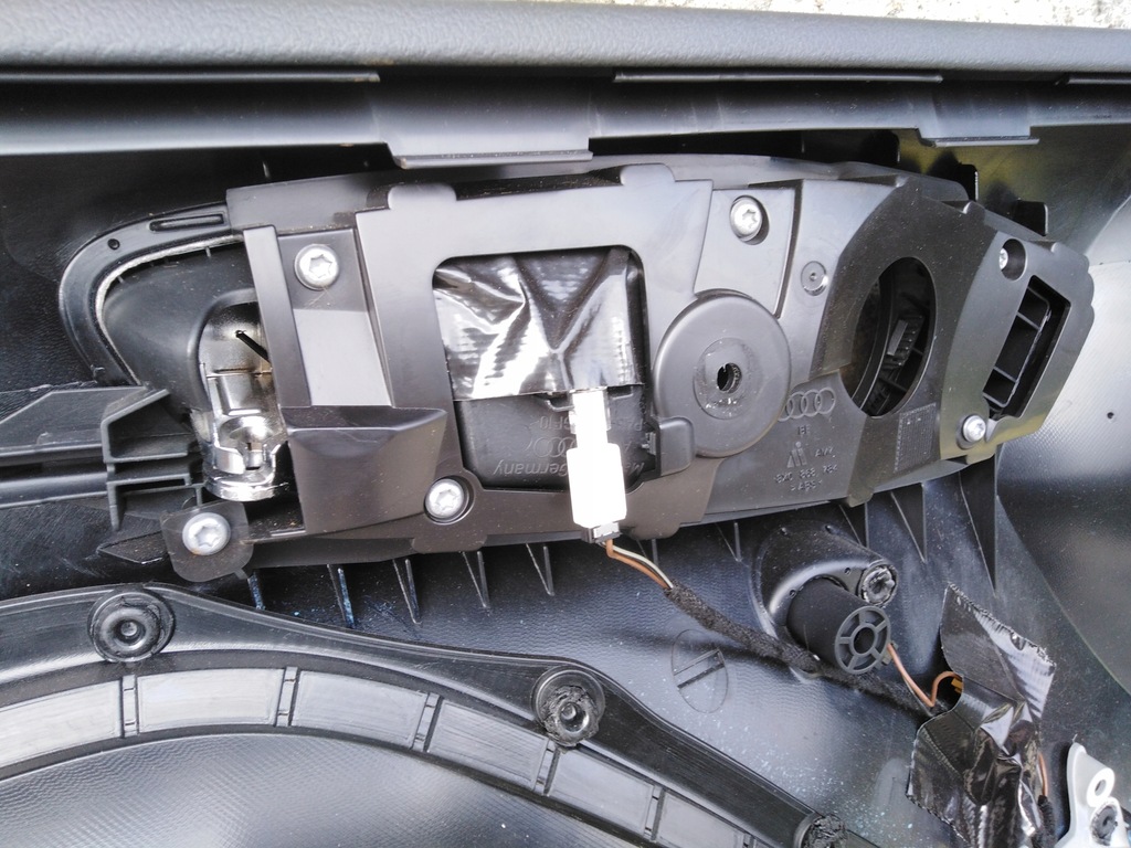 фото №8, Audi a1 8x 3d обшивка обивка дверь правый led 10r eu