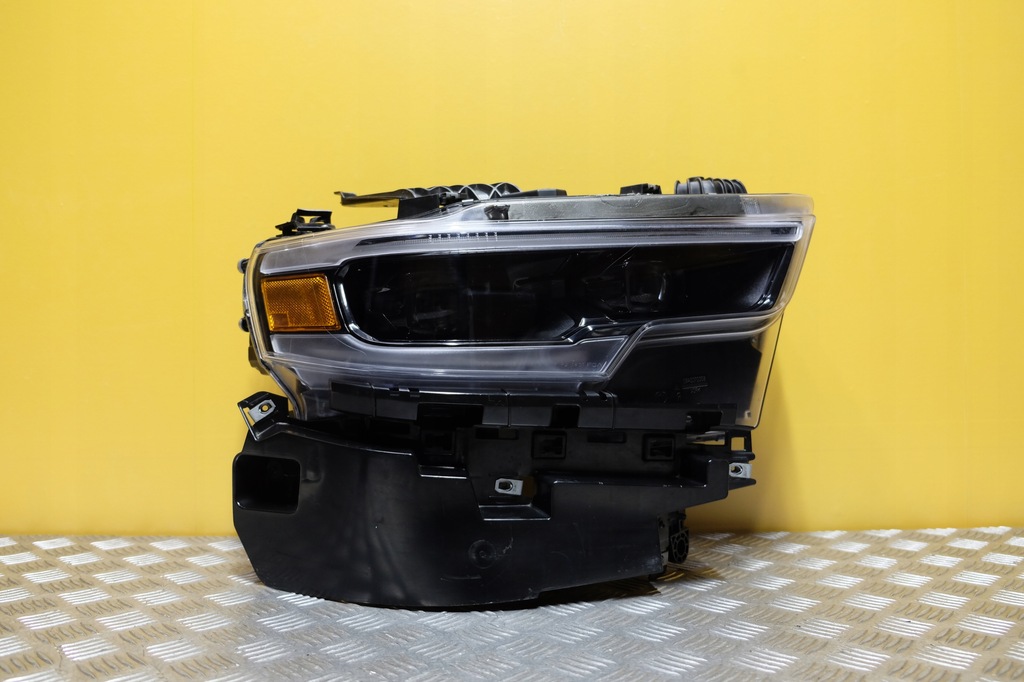 фото №1, Dodge ram 1500 premium black 2019- фара лампа full led r usa