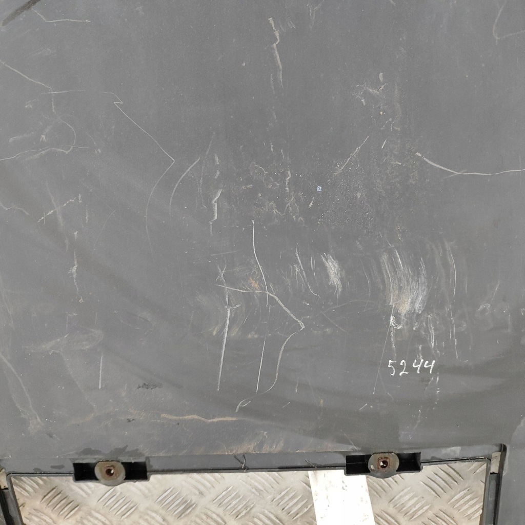 Tesla model 3 2019 накладка средняя подвеска с Разборки