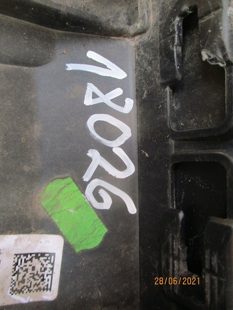 фото №12, Audi e-tron 4ke молдинг крила правий перед