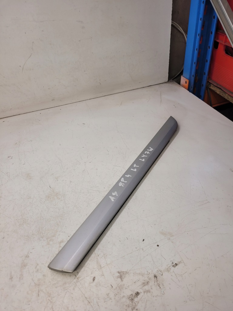 фото №1, Молдинг дверь левый задняя audi a3 8p lift 5d ly7w