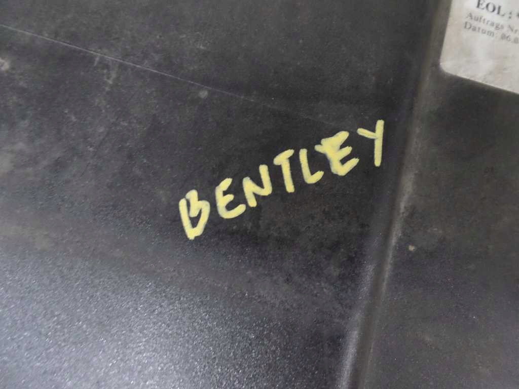 Bentley bentayga бампер перед спойлер 36a807093 15-20 Киев
