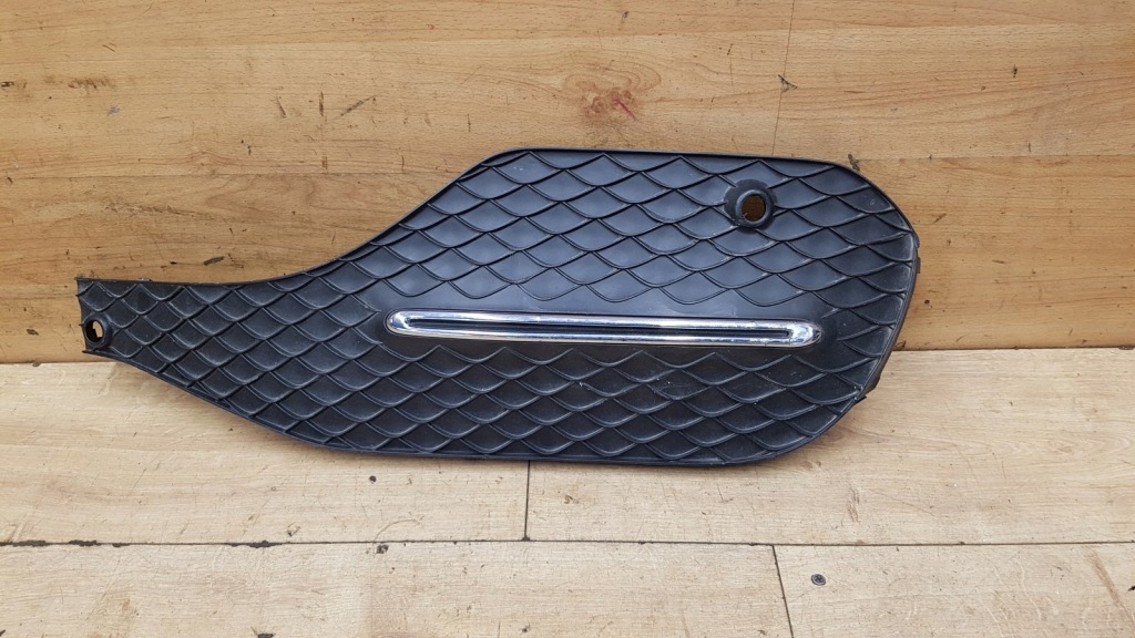 Купити Решітка бампера перед права mercedes w167