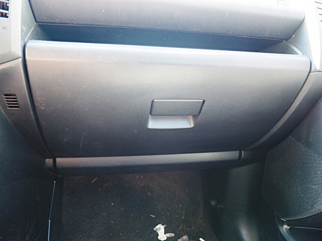 фото №1, Mazda 5 2005-10 бардачок пасажира w консолі правий