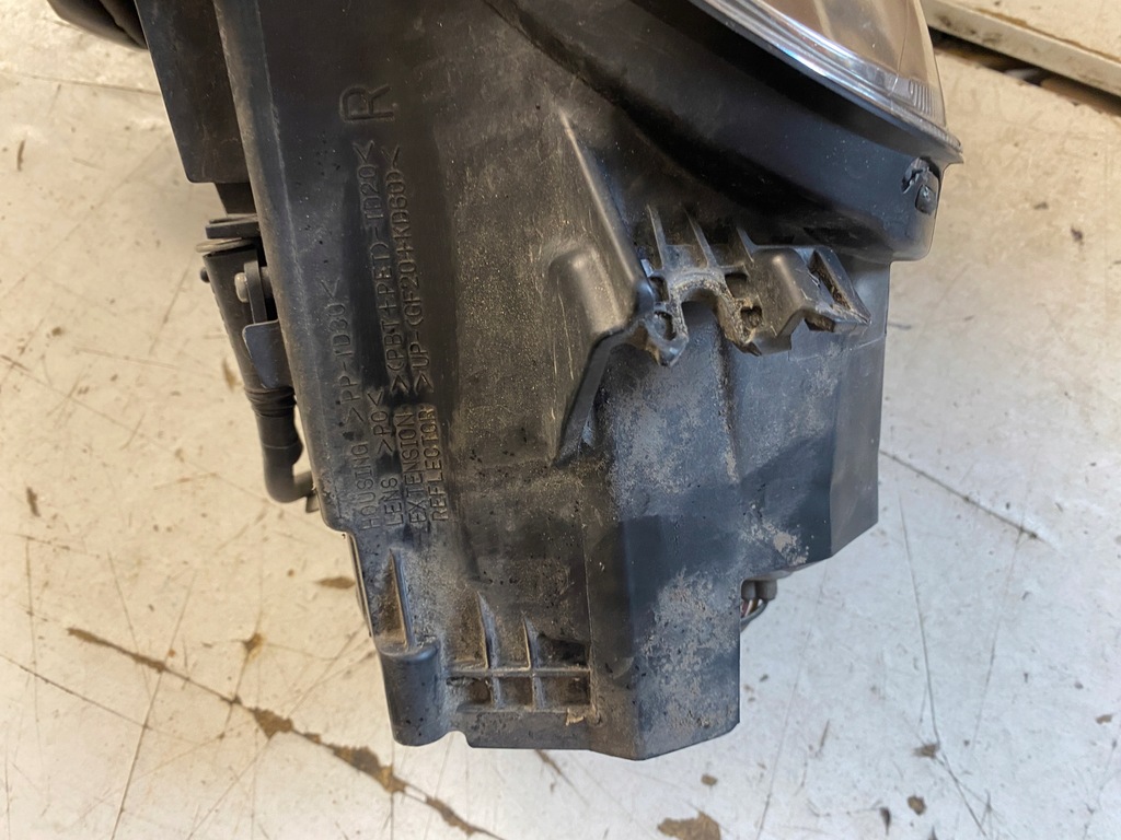 фото №11, Mitsubshi i-miev лампа правий перед