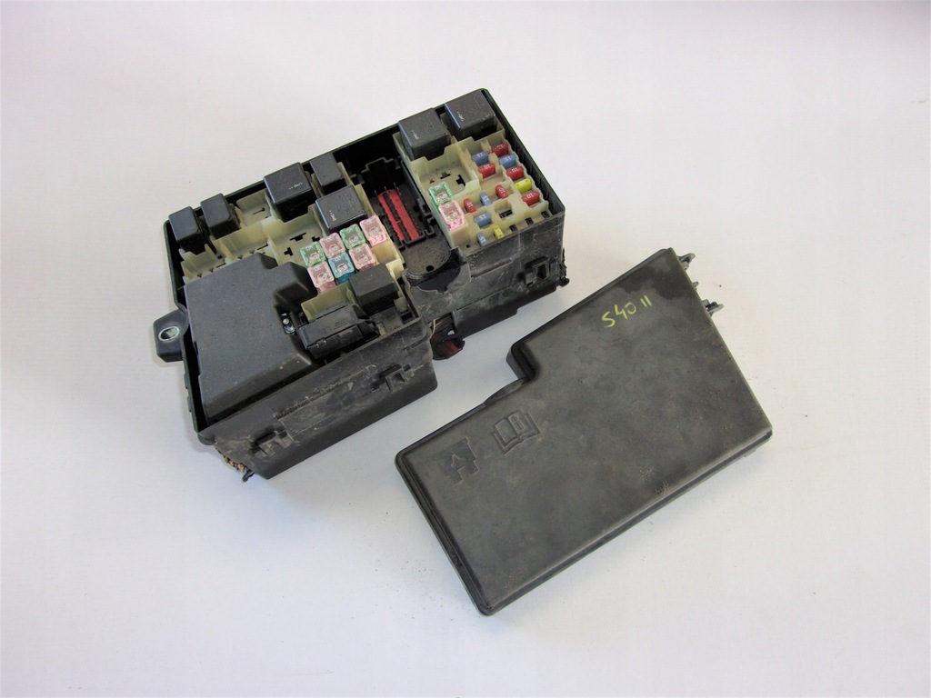 фото №1, Volvo s40 ii v50 коробка предохранителей 30732553