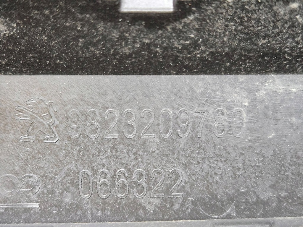 Напрямна бампера передній перед peugeot 208 ii 9823209780 Ціна