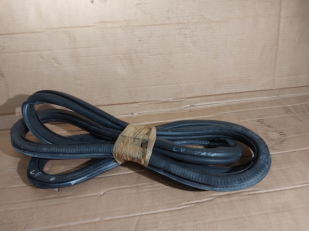 фото №1, Skoda scala прокладка двері кузовна ліва перед