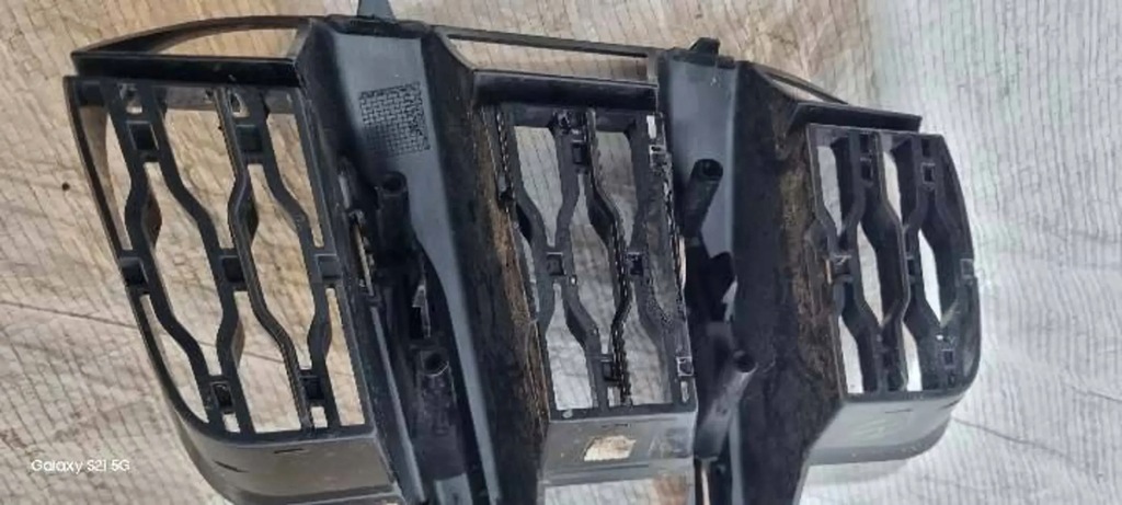 фото №2, Решётка нижняя бампера правая land rover evoque ii