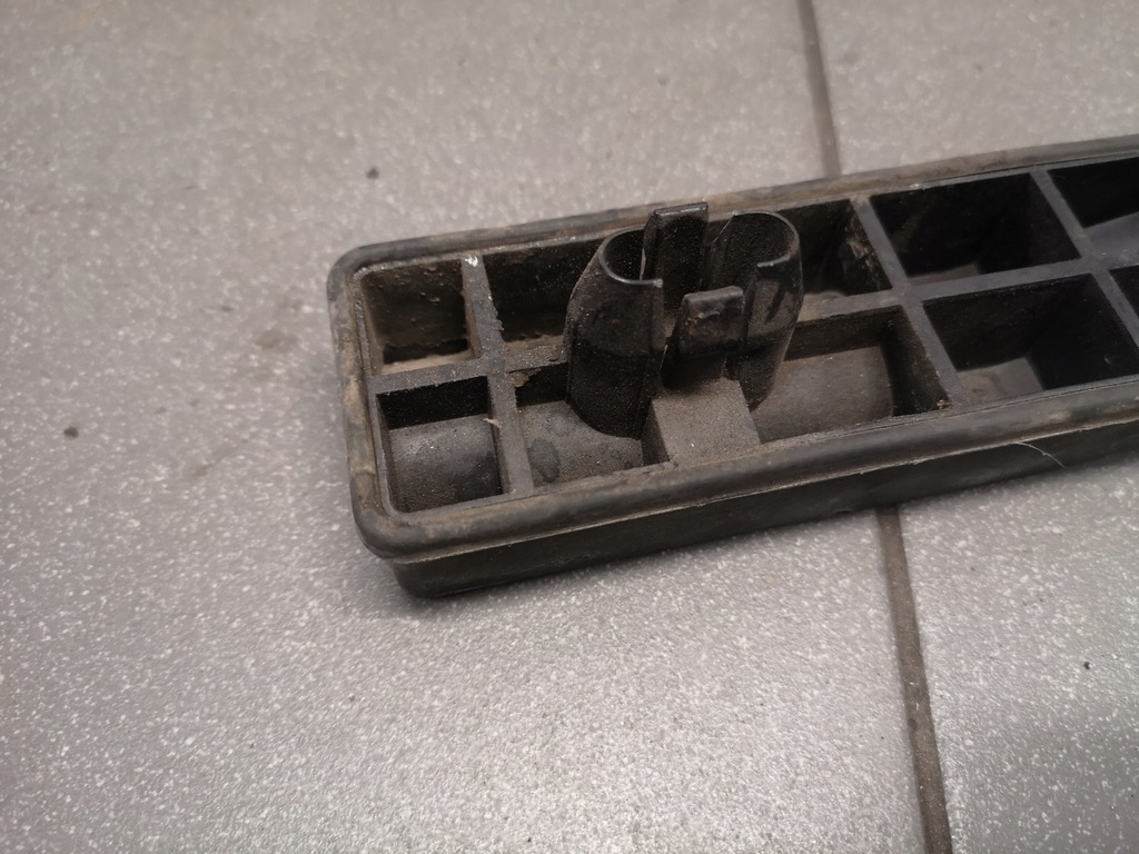 фото №5, Кронштейн домкрата левый audi a6 c6 4f0802847