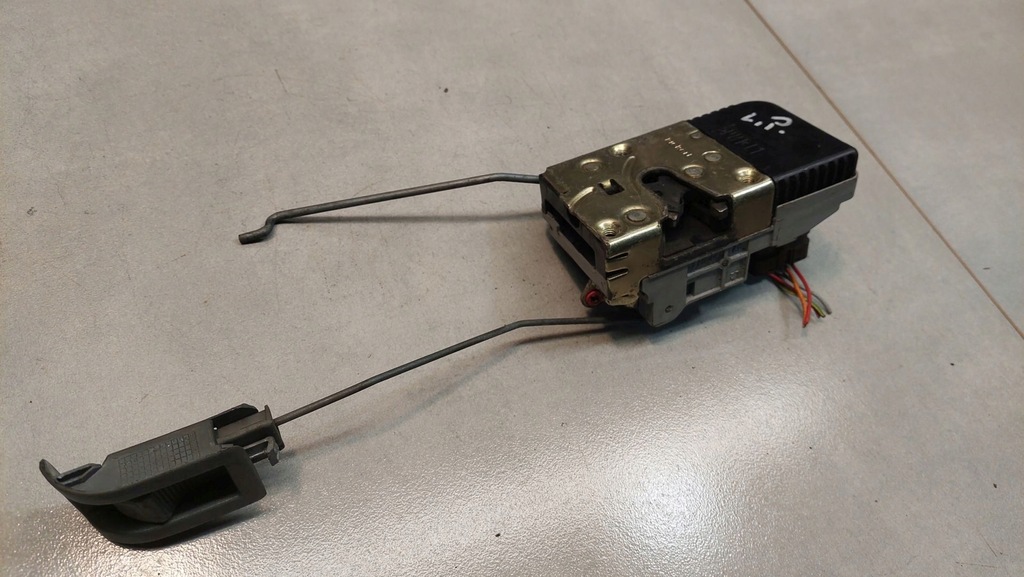 фото №8, Замок дверь левый перед fiat ulysse i 6 pin