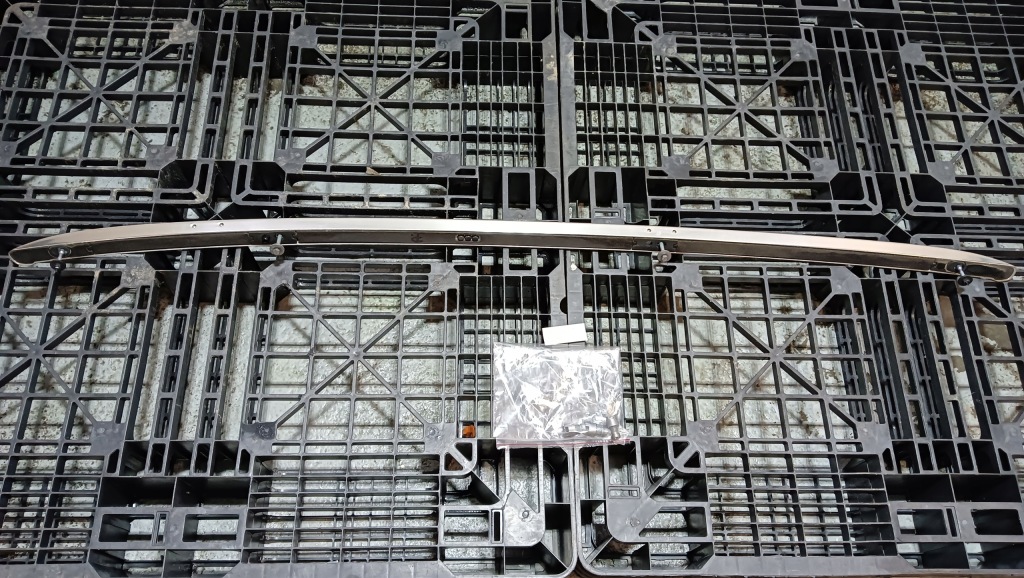 Audi a4 b8 рестайлинг  рейлинг крышный правый  avant хром винтики втулки 15r Киев