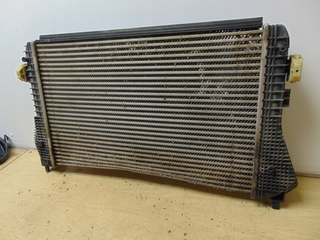 фото №12, Радіатор інтеркулер vw caddy iii 2010- 2.0 tdi 1k0145803bm