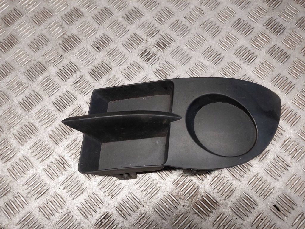 Купити Решітка бампера перед ліва clio 2 phase iv 8200445991