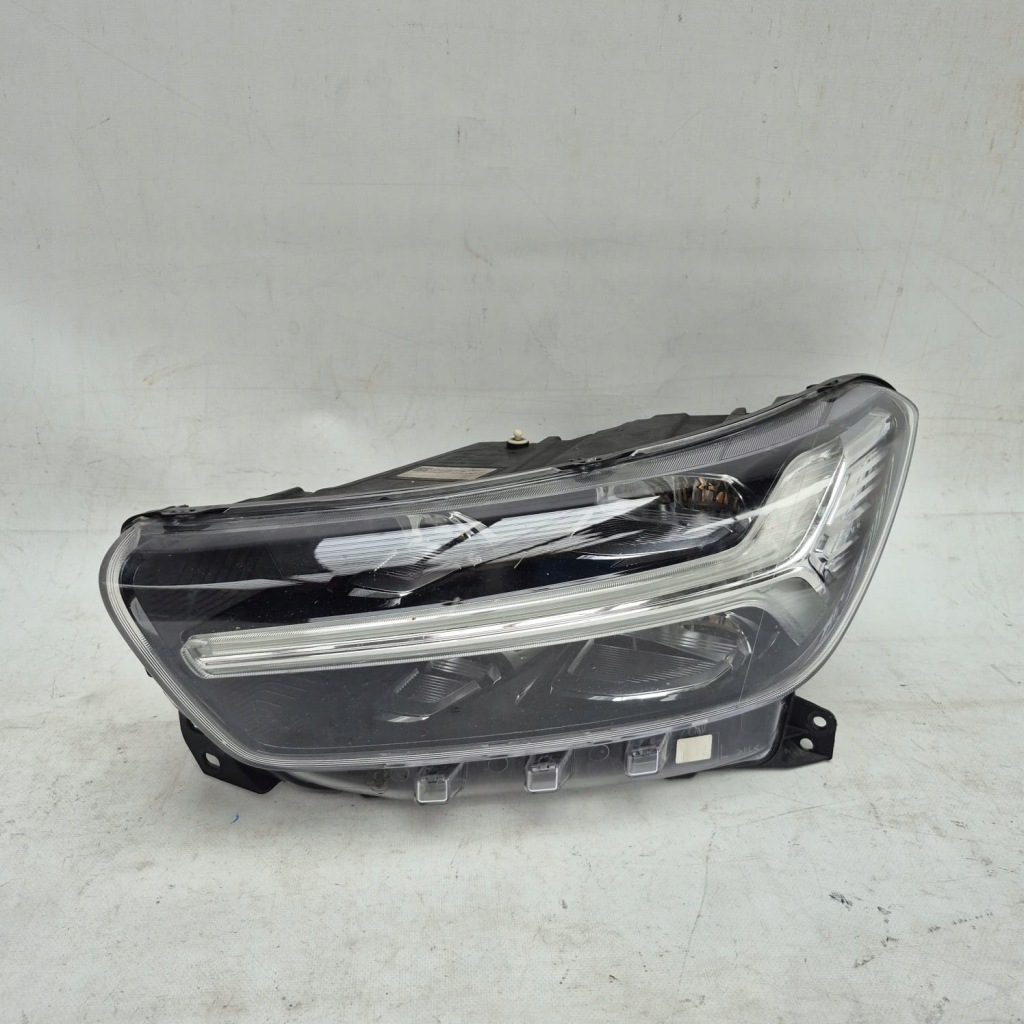 Купить Volvo xc40 2 17- фара левая перед передняя full led 31446778