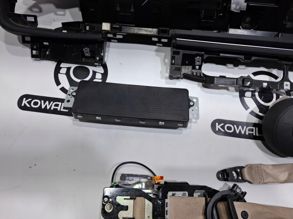 фото №8, Mercedes gle gls w167 гладкая серая кожа приборная панель панель  подушка безопасности ремни оригинал