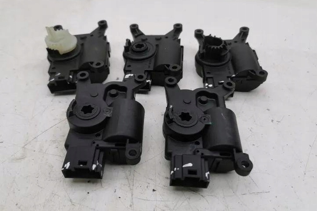 фото №9, Клапани керуючий обігрівачі vw t-roc a11 5q0907511a 1.0l бензиновий 85kw